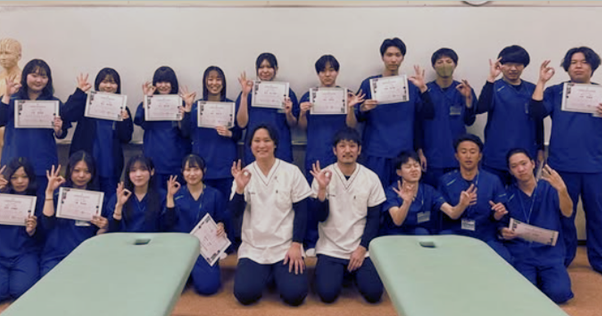 多摩整骨院グループでの技術研修後、指導してきた学生たちとの集合写真｜柔道整復師 佐久間亮
